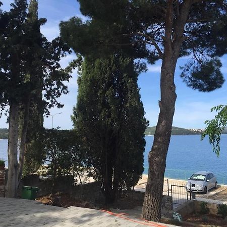 Appartement Cozy Place On The Beach à Trogir Extérieur photo
