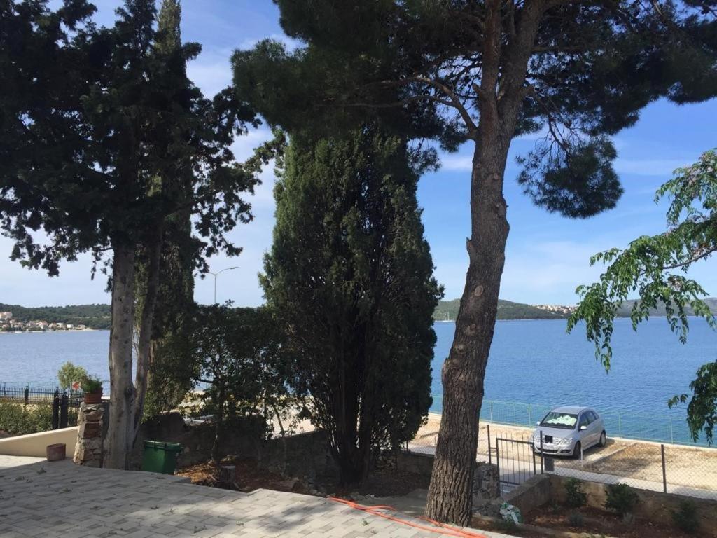 Appartement Cozy Place On The Beach à Trogir Extérieur photo