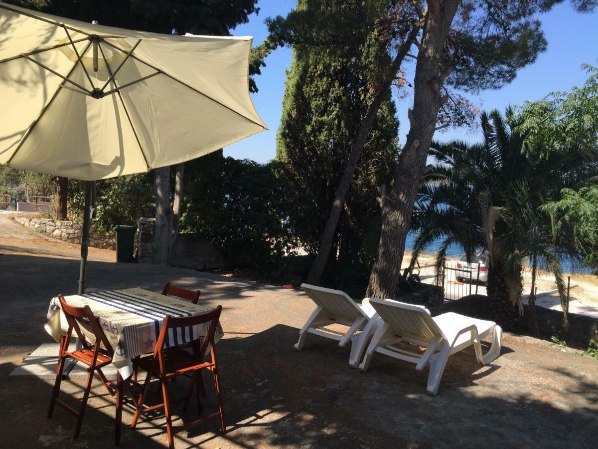 Appartement Cozy Place On The Beach à Trogir Extérieur photo